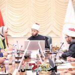 وزير الأوقاف يعقد اجتماعًا...